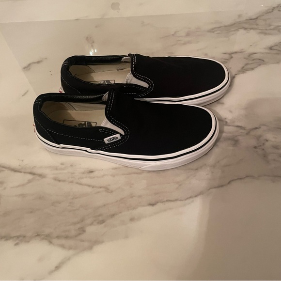 Black slip on Vans trainers - Picture 2 of 9